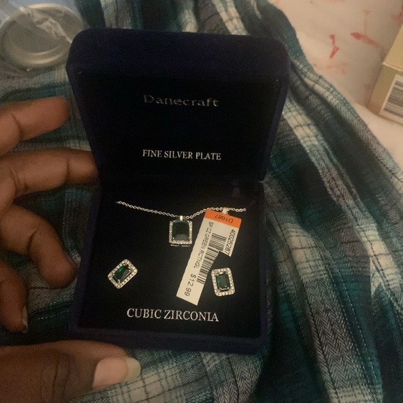 Earrings and necklaces set - Picture 5 of 5